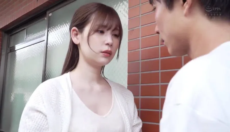 Gã chồng tẻ nhạt, cô vợ nhận ra cậu thanh niên nhà kề bên tốt hơn
