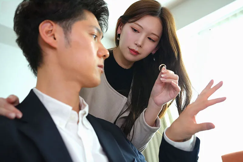 Bà xã đi đi chơi, chồng yêu ở nhà bị nhỏ em người vợ gạ quan hệ không trượt phát nào